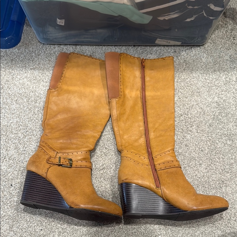 🚫SOLD🚫 Tan Wedge Boots 7.5